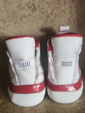 Air Jordan Retro 11 Crib Booties  SIZE 3C